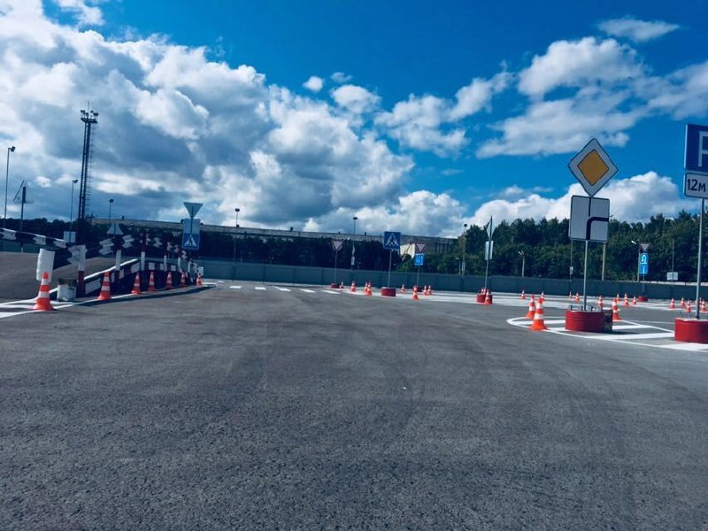 Автодром и автомобили